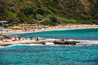 Kalabria. Wspaniałe górzyste wybrzeże Capo Vaticano. - foto: wnieznane.pl