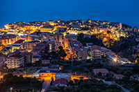 Kalabria. Piękny wieczorny widok na Tropeę. - foto: wnieznane.pl