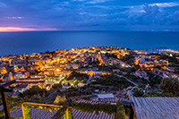 Kalabria. Piękny wieczorny widok na Tropeę. - foto: wnieznane.pl