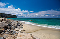 Kalabria. Długa, piaszczysta plaża Formicoli w miejscowości Ricadi. - foto: wnieznane.pl