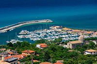 Kalabria. Widok z góry na słynną miejscowość Tropea. - foto: wnieznane.pl