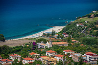 Kalabria. Widok z góry na słynną miejscowość Tropea. - foto: wnieznane.pl