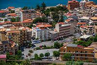 Kalabria. Widok z góry na słynną miejscowość Tropea. - foto: wnieznane.pl