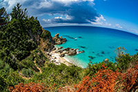 Kalabria. Piękna plaża Paradiso del Sub położona w miejscowości Zambrone. - foto: wnieznane.pl