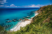 Kalabria. Piękna plaża Paradiso del Sub położona w miejscowości Zambrone. - foto: wnieznane.pl