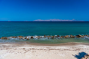 Kos. Plaża Kouros na północnym wybrzeżu. - foto: wnieznane.pl