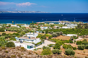 Kos. Widok z góry na Kamari-Kefalos. - foto: wnieznane.pl