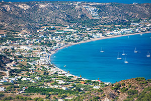 Kos. Widok z góry na Kamari-Kefalos. - foto: wnieznane.pl