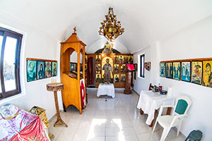 Kos. Kościółek Panagia Kastriani w górzystej części Kefalos. - foto: wnieznane.pl