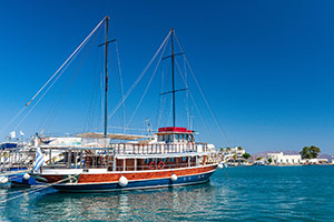 Kos. Port w stolicy wyspy. - foto: wnieznane.pl