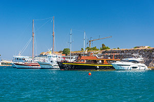 Kos. Port w stolicy wyspy. - foto: wnieznane.pl