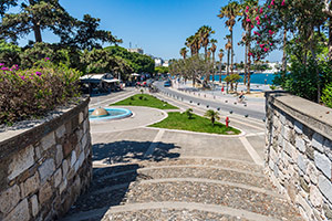 Kos. Przy porcie w stolicy wyspy. - foto: wnieznane.pl