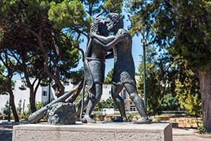 Kos. Pomnik w stolicy wyspy. - foto: wnieznane.pl