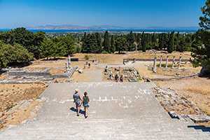 Kos. Ruiny starożytnego Asklepiejonu położone są na kilku tarasach. - foto: wnieznane.pl