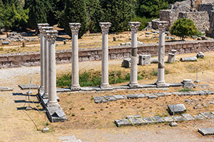 Kos. Ruiny starożytnego Asklepiejonu położone są na kilku tarasach. - foto: wnieznane.pl