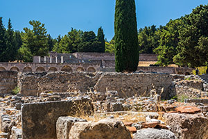 Kos. Ruiny starożytnego Asklepiejonu położone są na kilku tarasach. - foto: wnieznane.pl
