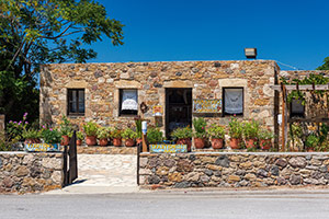 Kos. Tradycyjny kamienny dom w miejscowości Antimachia. - foto: wnieznane.pl