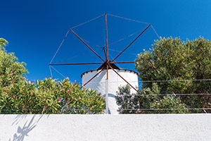 Kos. Jeden z wiatraków w okolicy Kefalos. - foto: wnieznane.pl