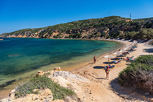 Kos. Spokojniejsza, zagospodarowana plaża w drugiej części cypla Limionas. - foto: wnieznane.pl