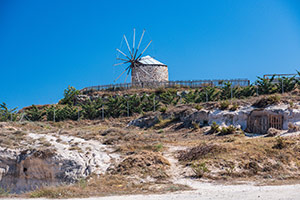 Kos. Wiatrak w miejscowości Kefalos. - foto: wnieznane.pl