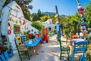 Kos. Wspaniałe dekoracje kawiarni Watermill of Zia. - foto: wnieznane.pl