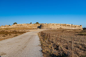 Kos. Rozległe pozostałości twierdzy w okolicach wioski Antimachia. - foto: wnieznane.pl