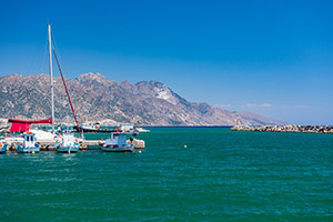 Kos. Malowniczy port w turystycznej miejscowości Kardamena. - foto: wnieznane.pl