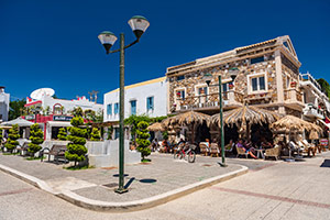 Kos. Tawerny i bary w centrum Kardameny. - foto: wnieznane.pl