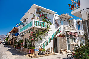 Kos. Wyspiarska zabudowa w centrum Kardameny. - foto: wnieznane.pl